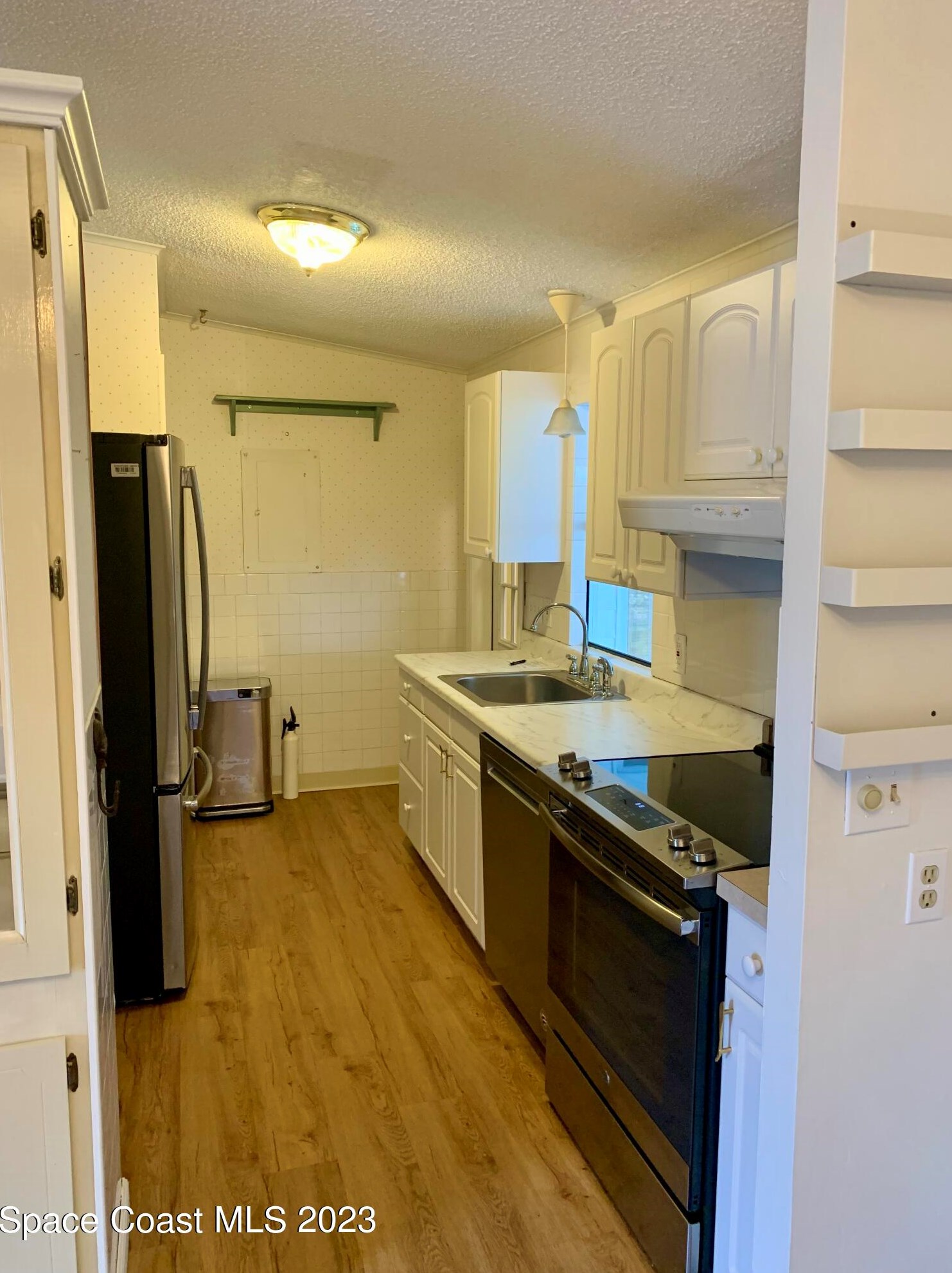 706 Periwinkle Cir, Sebastian FL  32976-7675 exterior