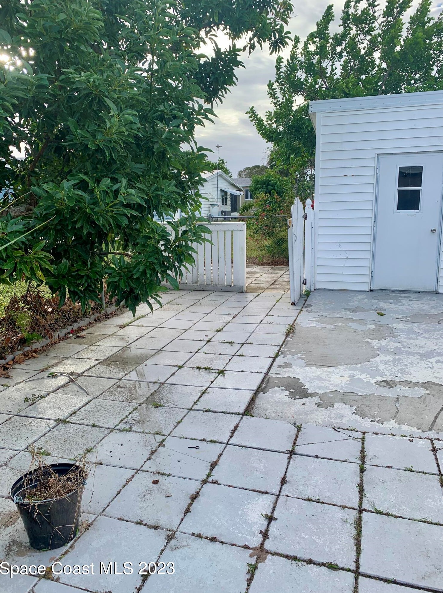 706 Periwinkle Cir, Sebastian FL  32976-7675 exterior