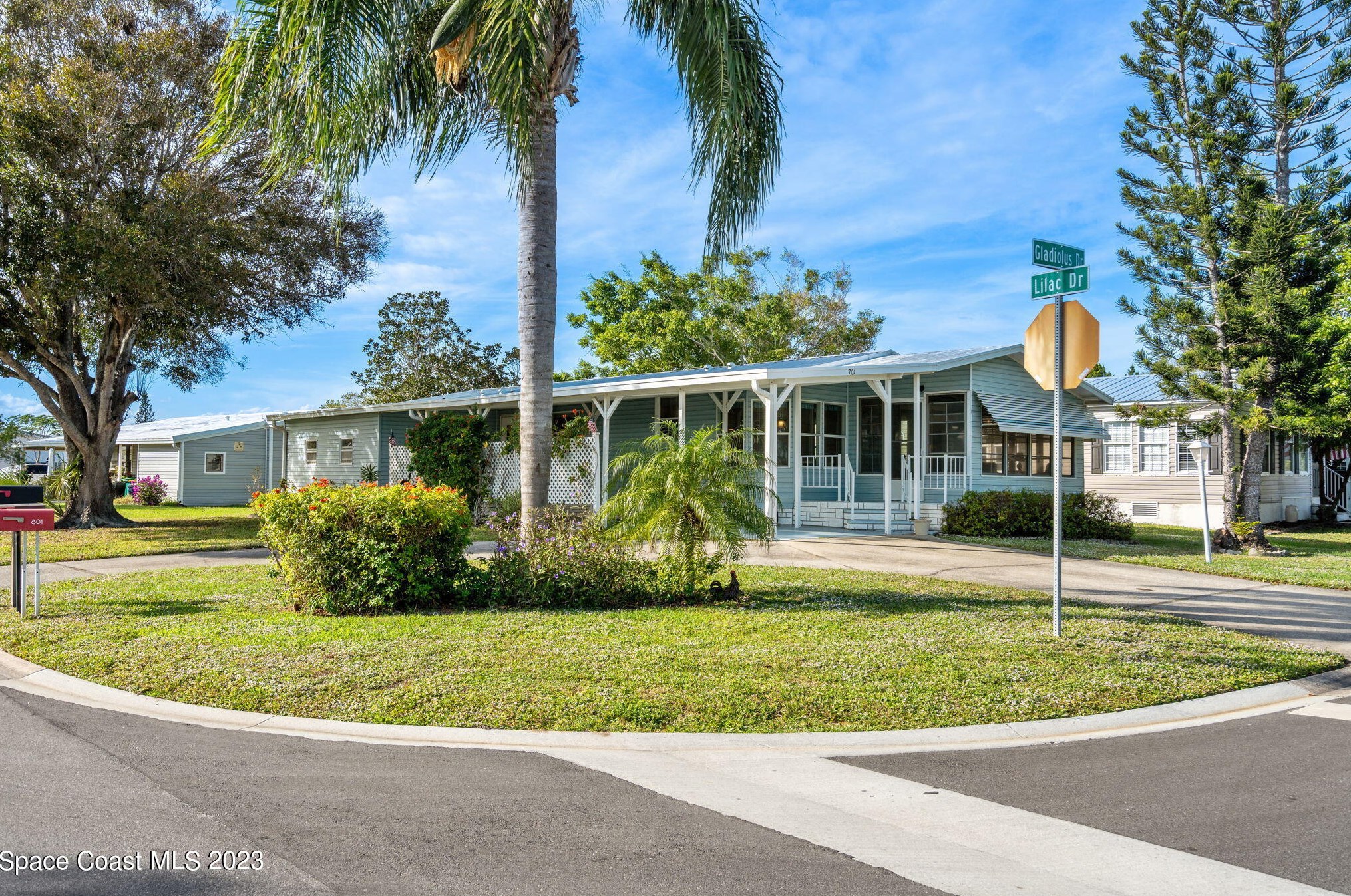 701 Gladiolus Dr, Sebastian FL  32976-7670 exterior