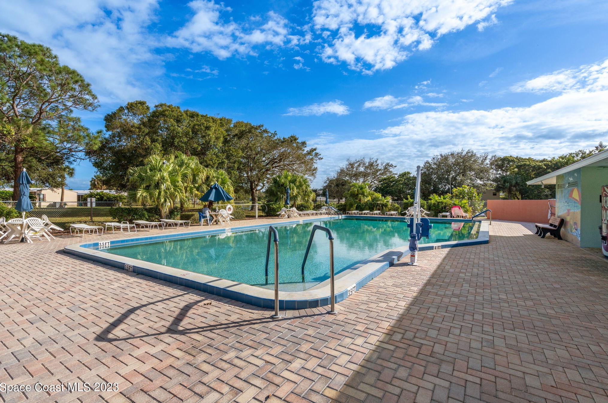 701 Gladiolus Dr, Sebastian FL  32976-7670 exterior