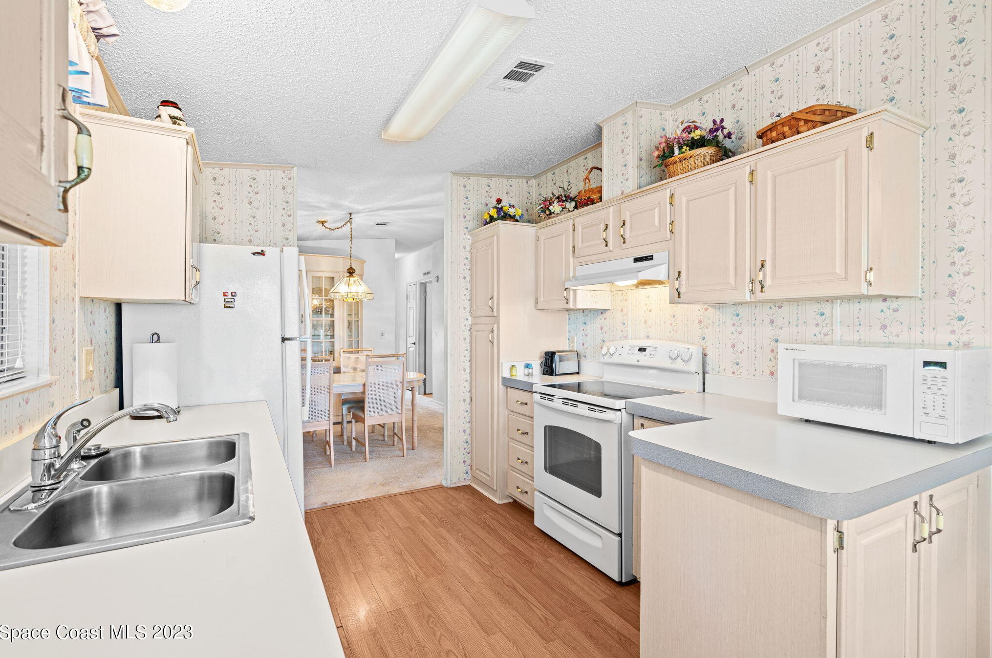 701 Gladiolus Dr, Sebastian FL  32976-7670 exterior