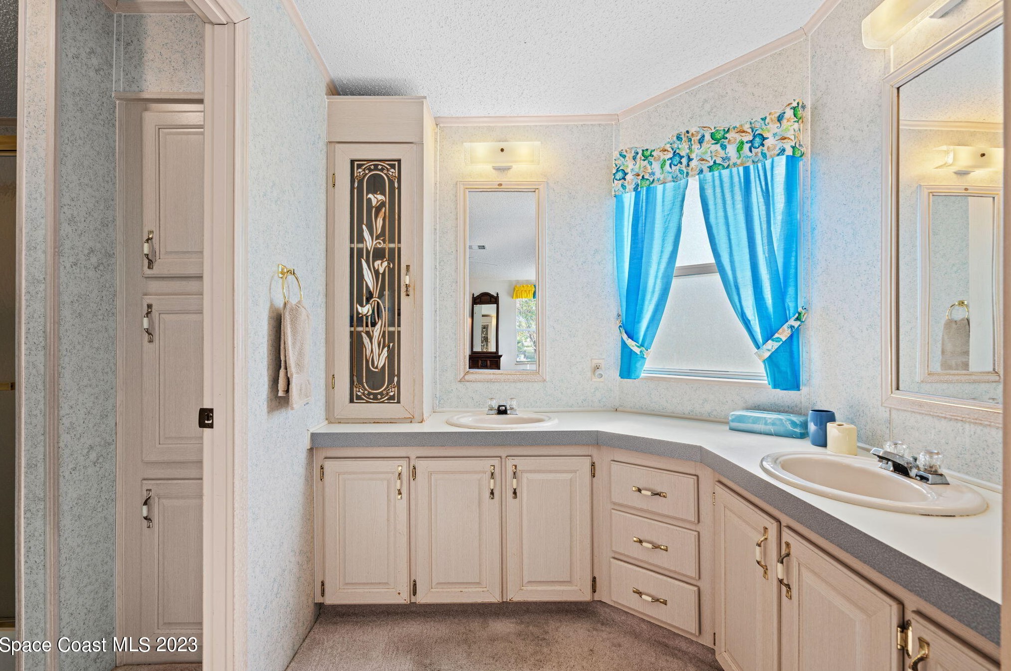 701 Gladiolus Dr, Sebastian FL  32976-7670 exterior