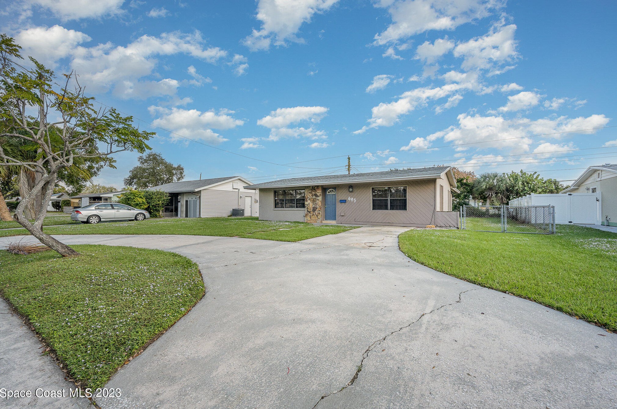 695 Ironwood Dr, Melbourne, FL 32935-5069