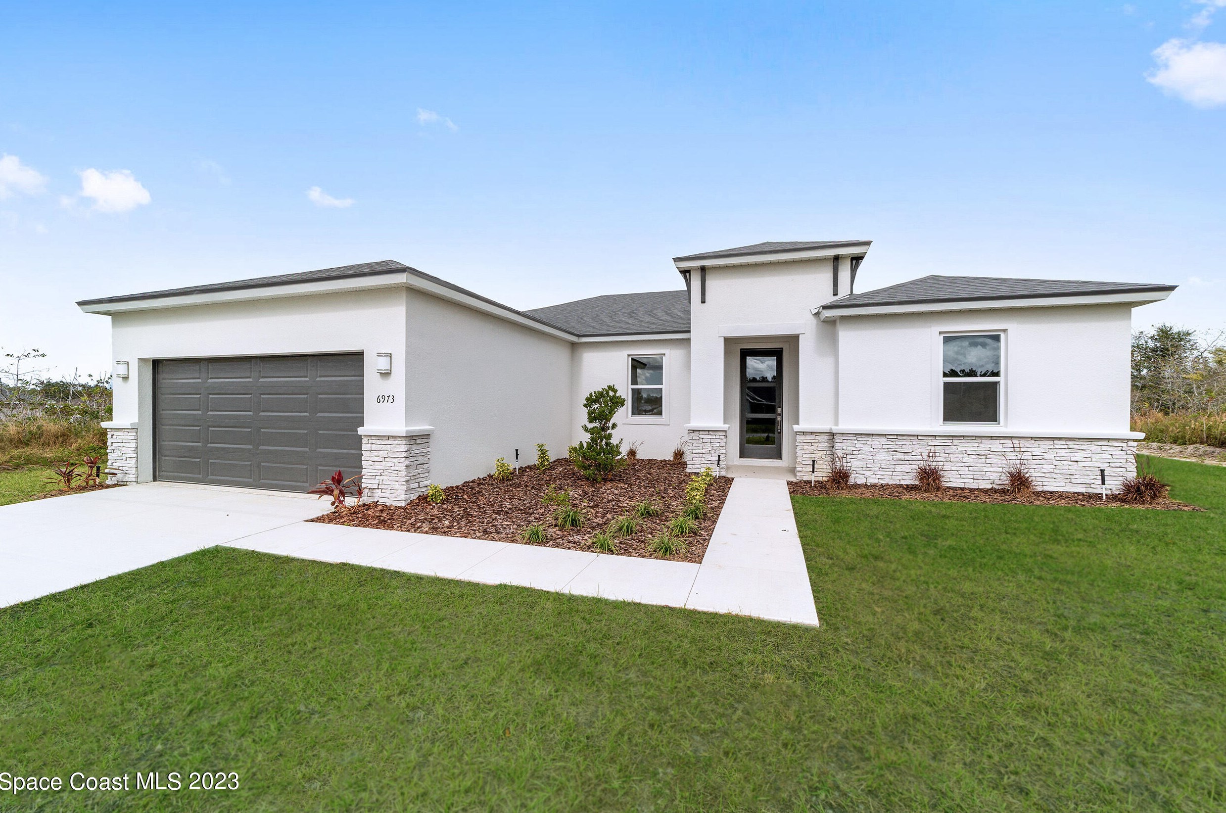 437 Bridgeport Ave, Melbourne, FL 32907-1702