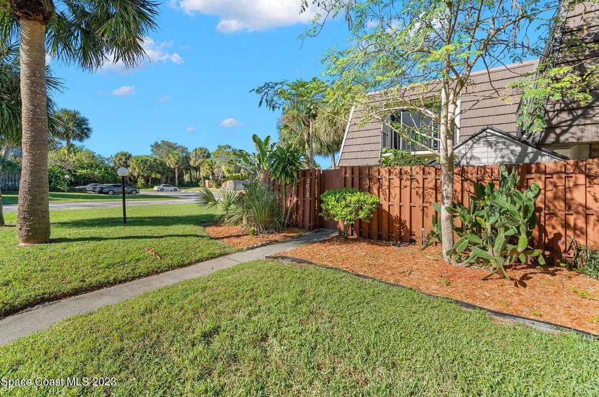 2012 Vista Oaks Cir Ne, Melbourne, FL 32905