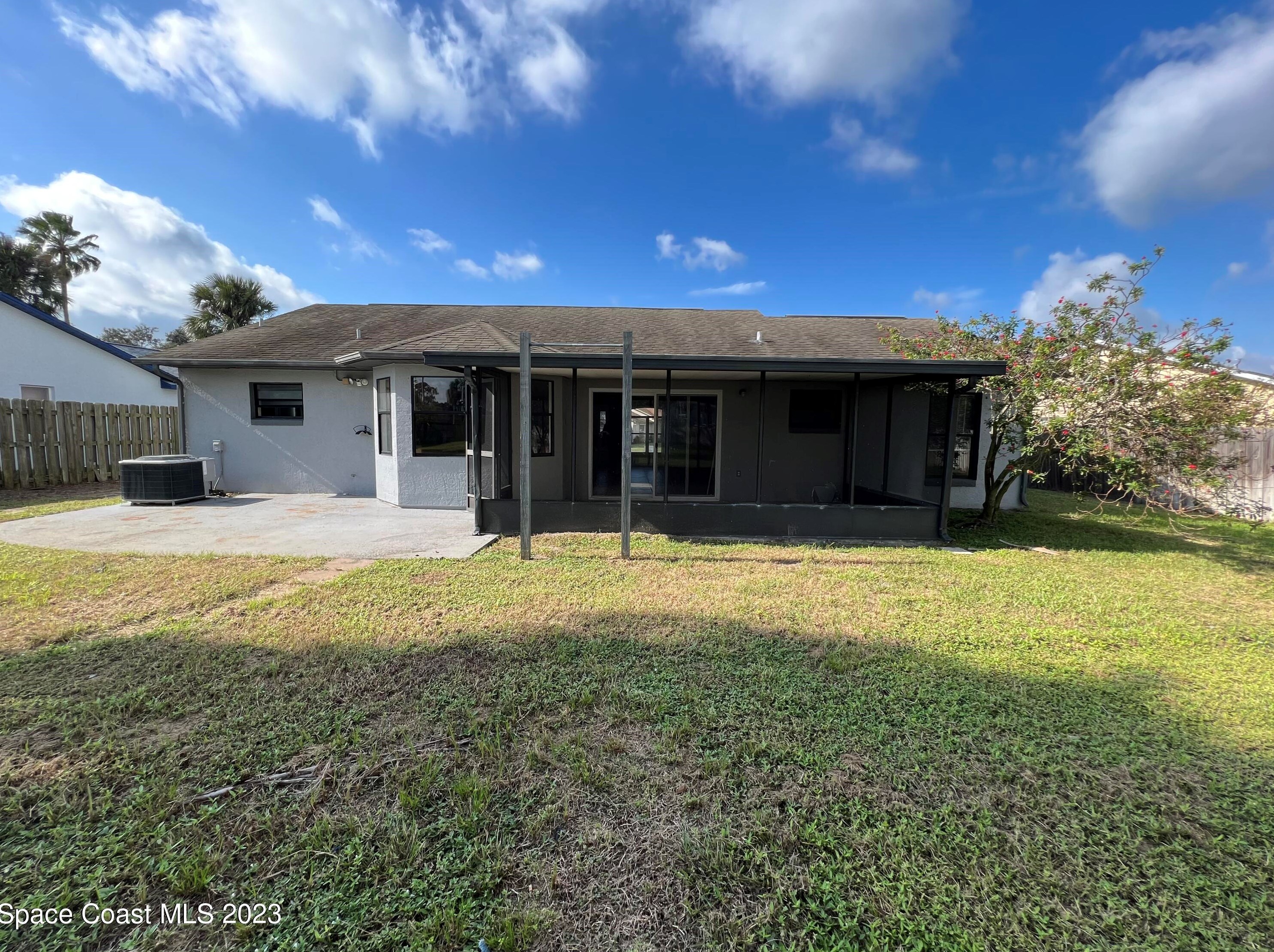 1667 Sweetwood Dr, Melbourne, FL 32935-4592