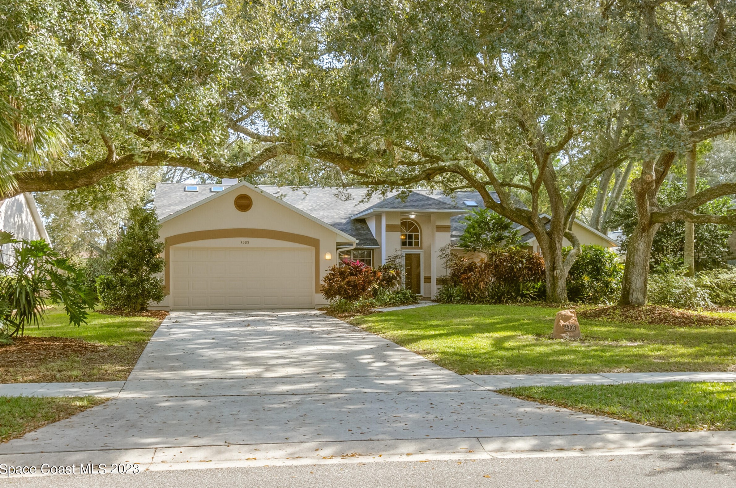 4305 Wood Haven Dr, Melbourne, FL 32935-7169