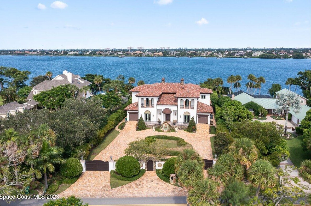 10586 S Tropical Trail, Merritt Island, FL 32952