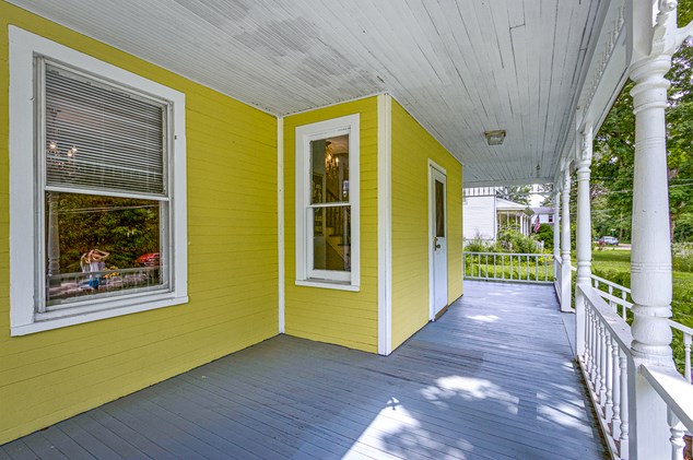 10113 Charles St, Solon Mills, IL 60071-9590