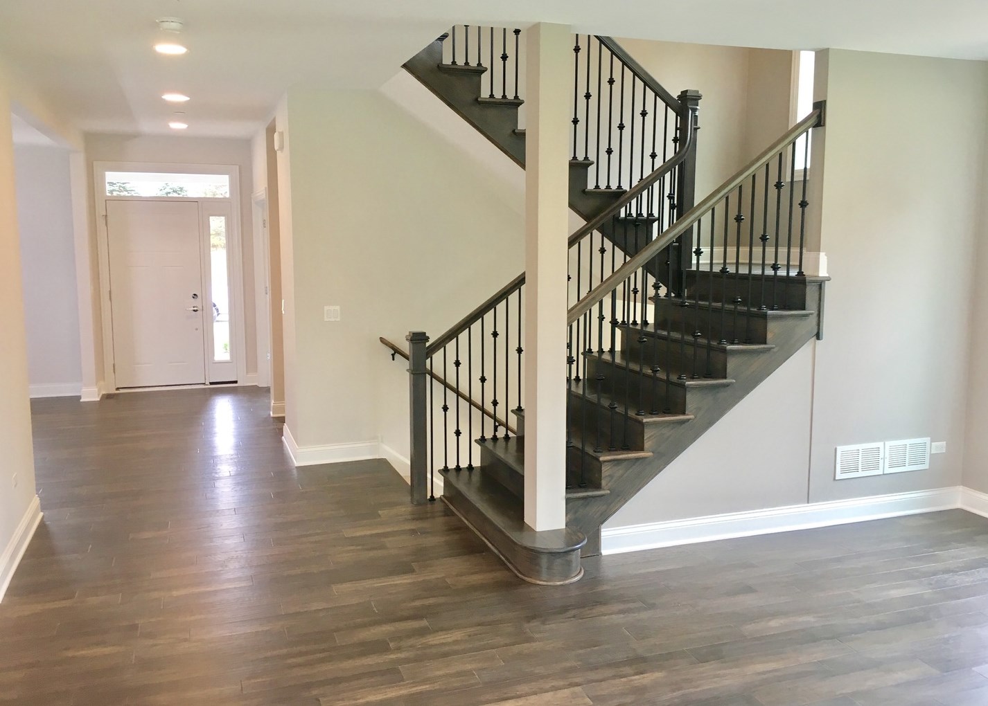 2 Alexandra Dr, Green Oaks, IL 60048
