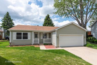 312 Merry Oaks Rd Streamwood Il 60107 Realtor Com