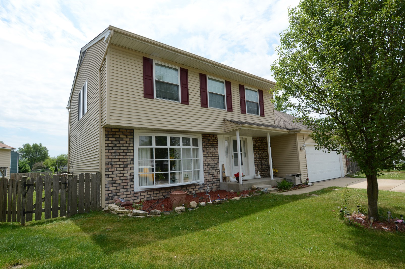 15 Joslyn Dr, Hoffman Estates, IL 60120-4579