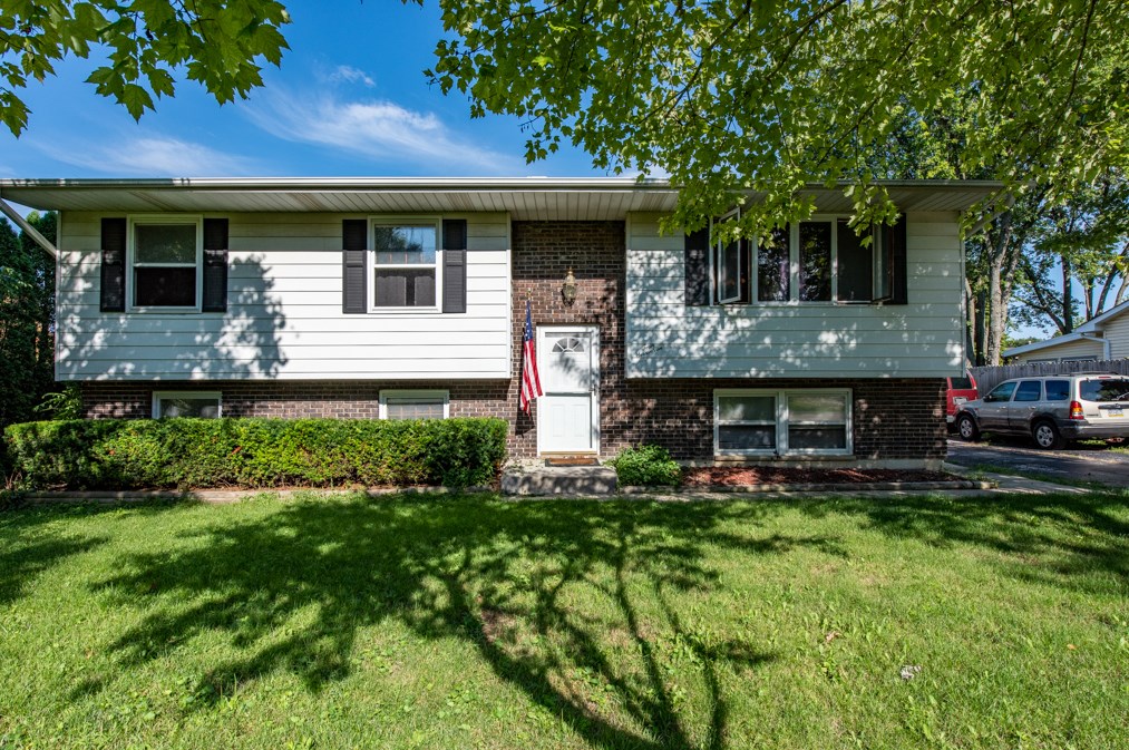 417 Garnett Ave, Winthrop Hbr, IL 60096-1126