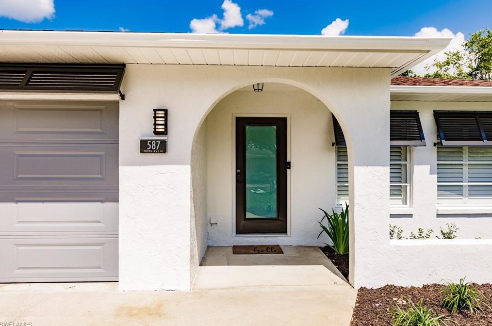 587 109th Ave N, Naples, FL 34108