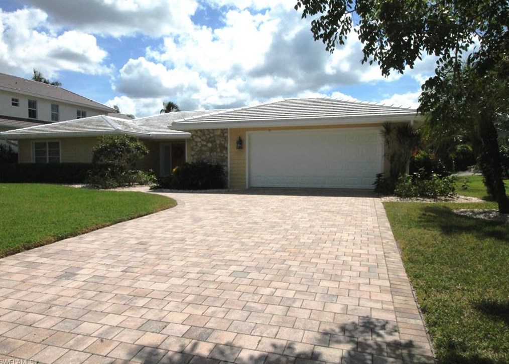 656 Binnacle Dr, Naples, FL 34103