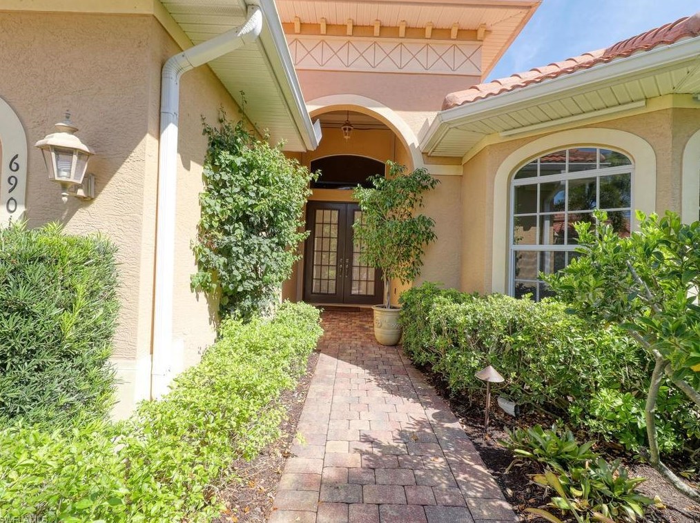 6901 Bent Grass Dr, Naples, FL 34113