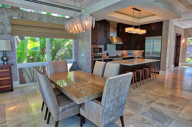 72 6th St S, Naples, FL 34102