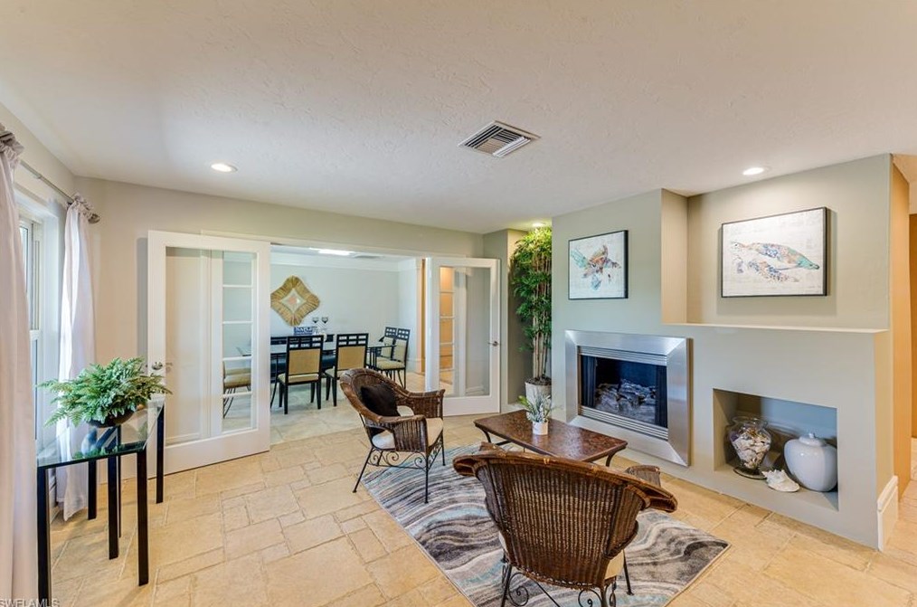 542 92nd Ave N, Naples, FL 34108