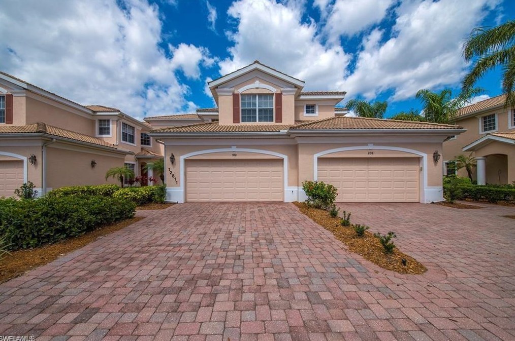 12811 Carrington Cir, Naples, FL 34105-5019