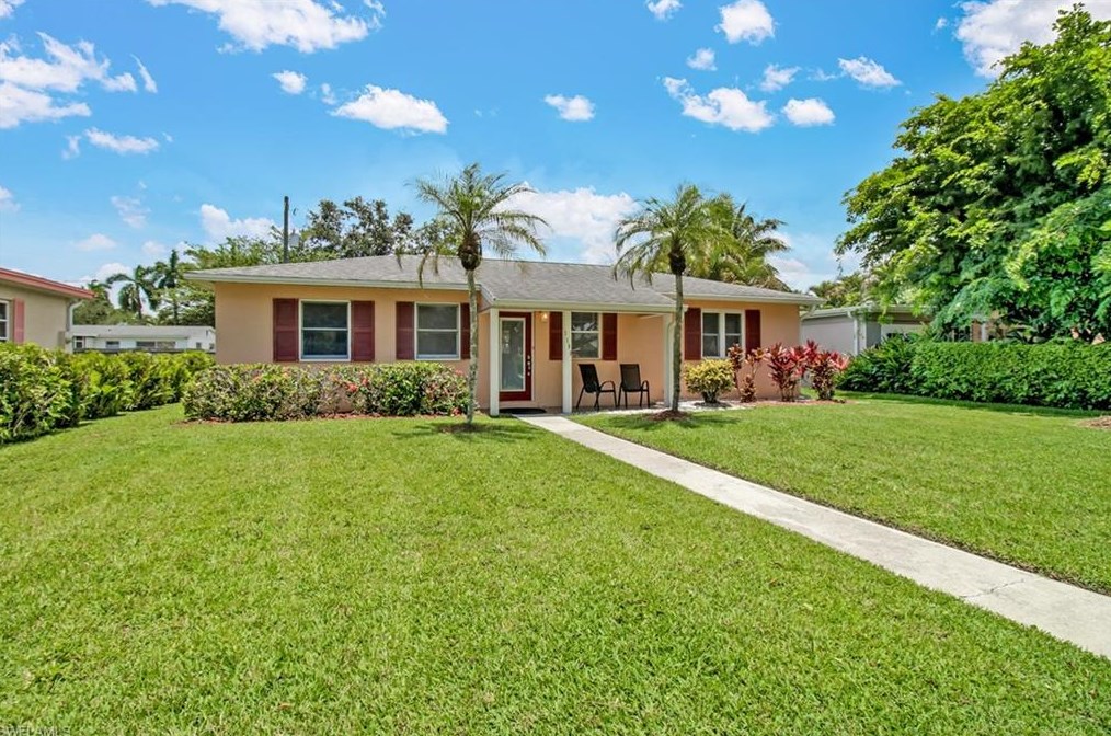 1105 8th Ave N, Naples, FL 34102