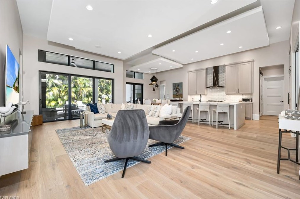 655 Fountainhead Ln, Naples, FL 34103-2730