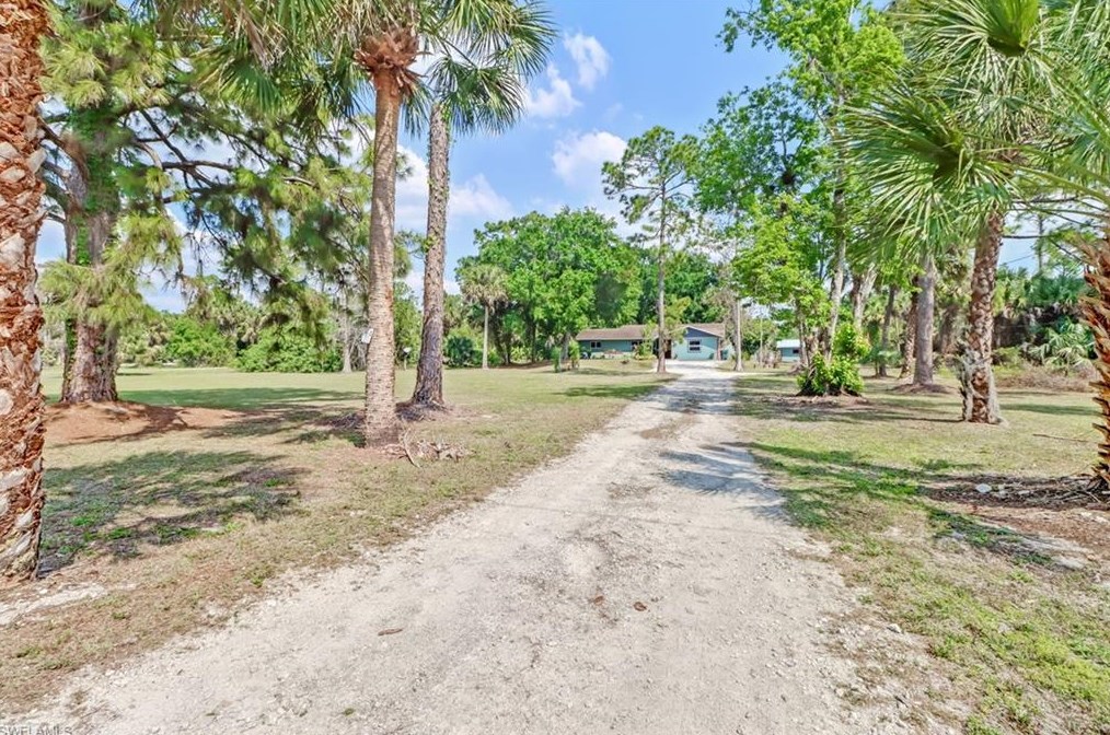 680 6th St Se, Naples, FL 34117