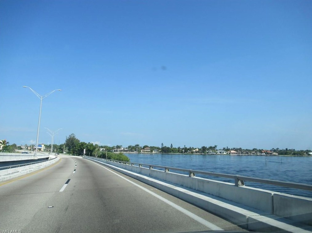 1216 5th St, Cape Coral, FL 33990-1655