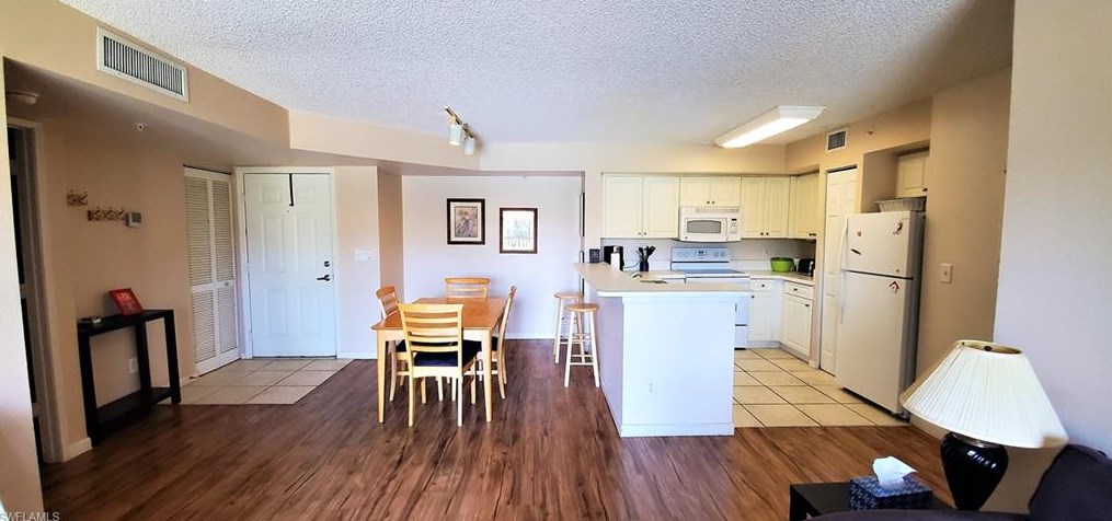 1205 Wildwood Lakes Blvd 5-204, Naples, FL 34104