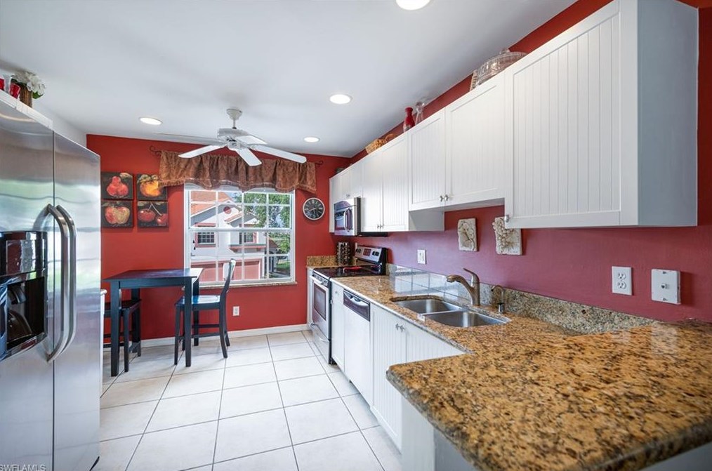 554 Windsor Sq 4-202, Naples, FL 34104