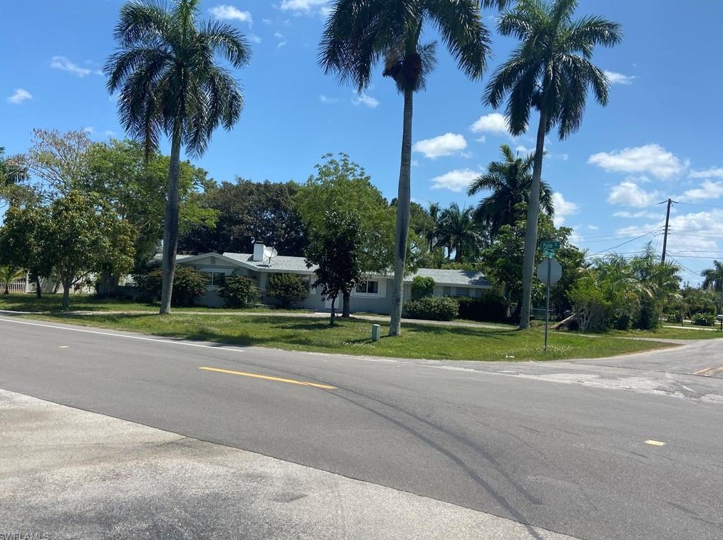 2195 Palm St, Naples, FL 34112