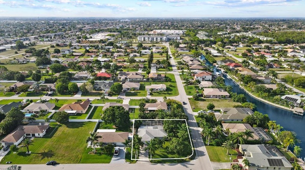 1721 21st Ter, Cape Coral, FL 33993-3728