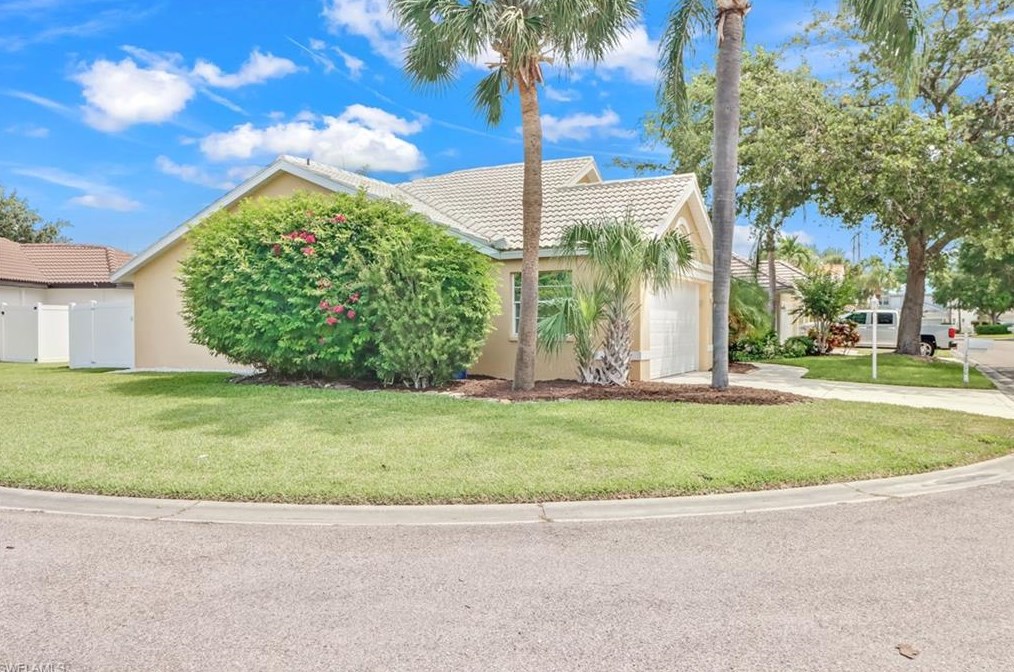 12900 Eagle Pointe Cir, Fort Myers, FL 33913-7933