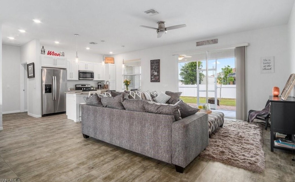 1118 20th St, Cape Coral FL  33990-4585 exterior