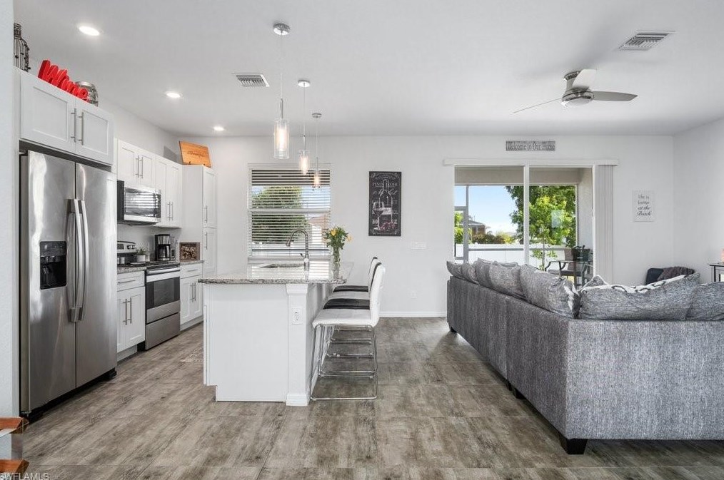 1118 20th St, Cape Coral FL  33990-4585 exterior