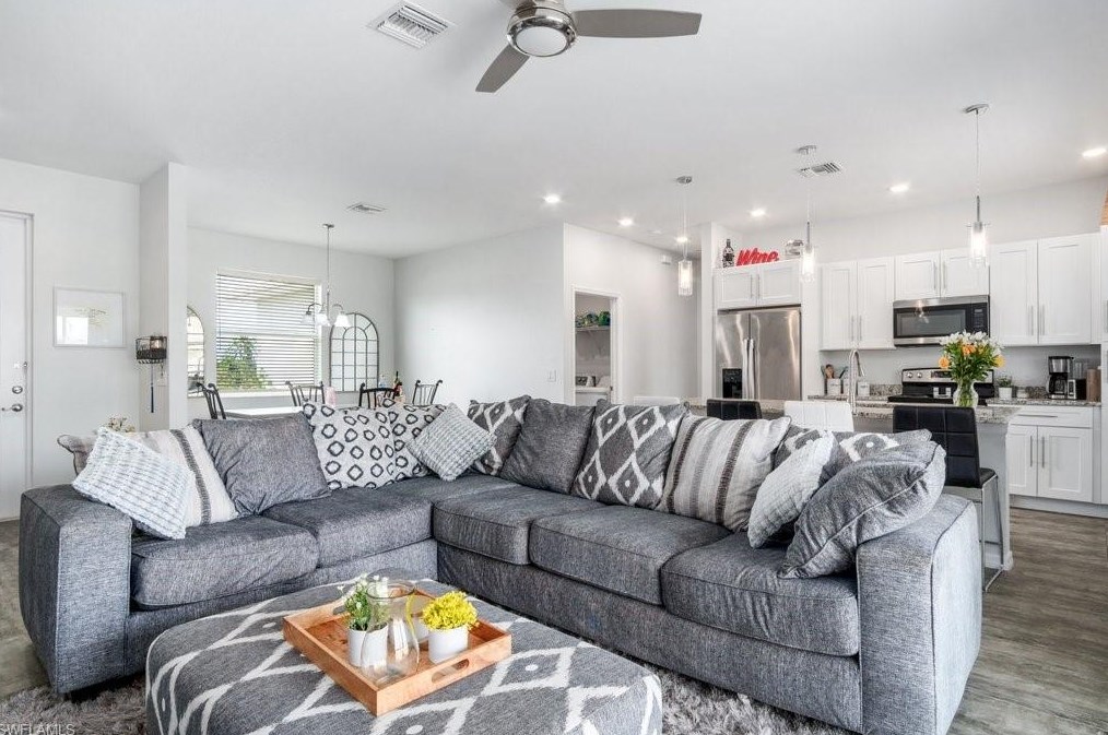 1118 20th St, Cape Coral FL  33990-4585 exterior