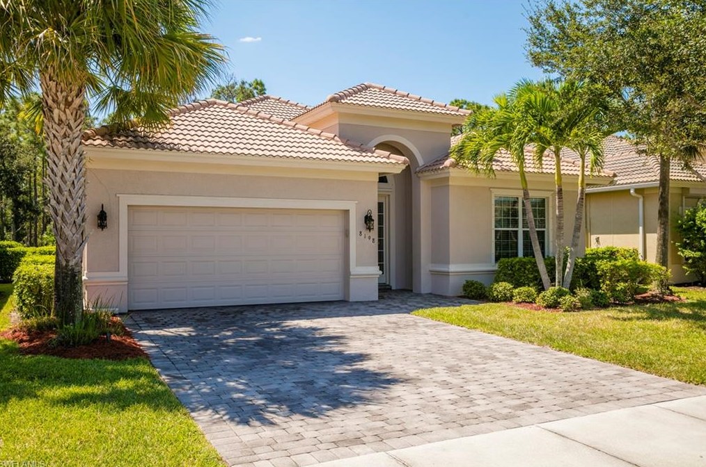 8198 Valiant Dr, Naples, FL 34104