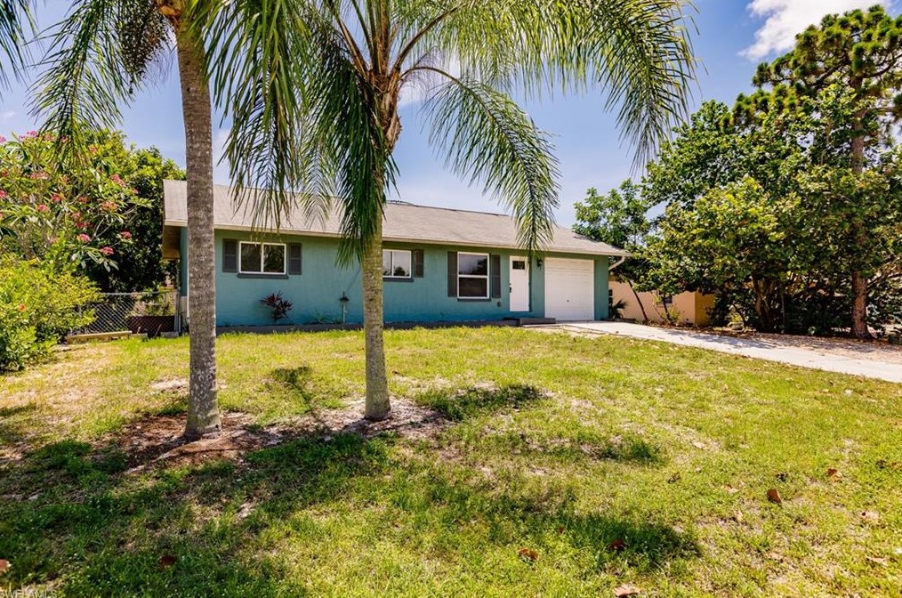 10680 Woods Cir, Bonita Springs, FL 34135