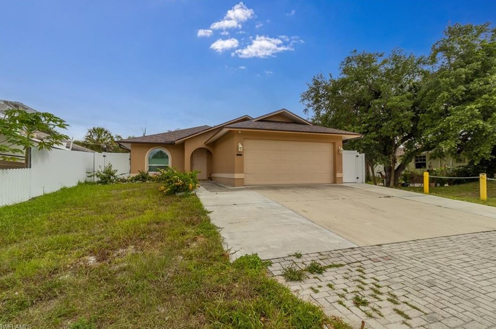 11652 Saunders Ave, Bonita Springs, FL 34135