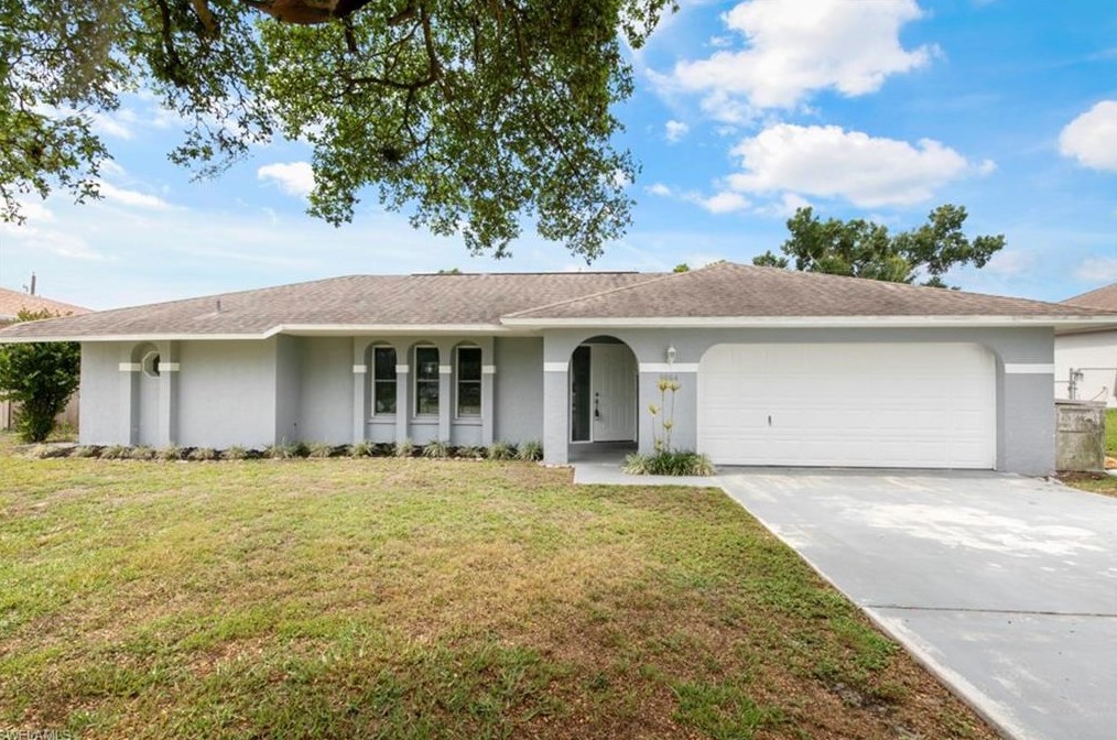 9064 King Rd, Fort Myers, FL 33967-3707