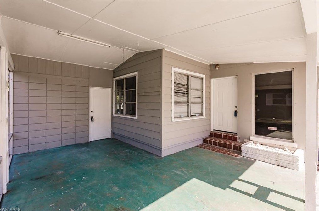 3956 Maxine St, Fort Myers, FL 33901-8525