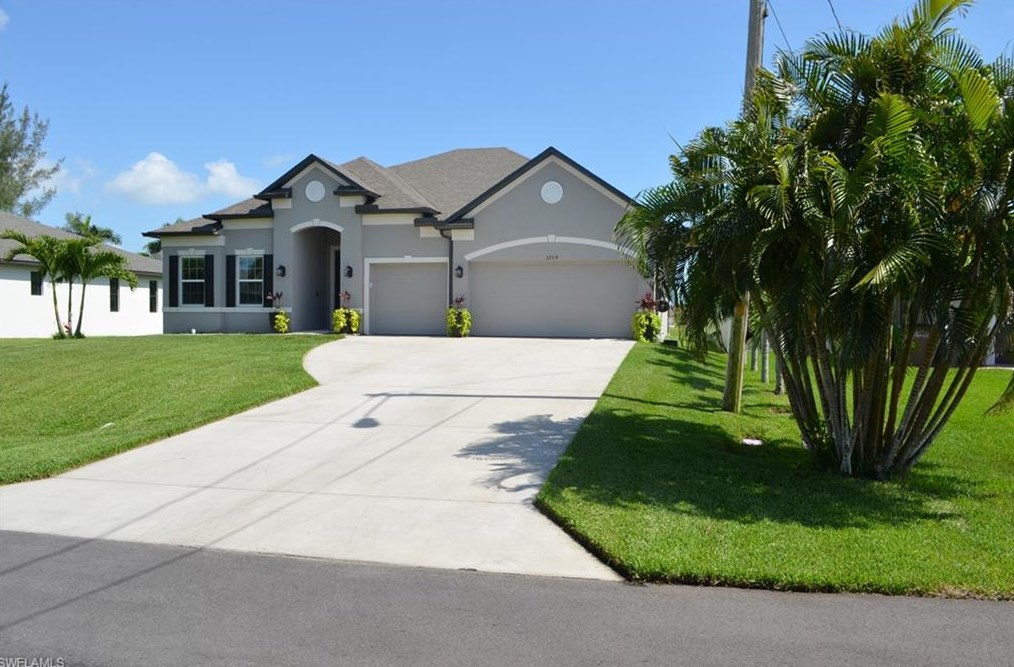 3704 3rd Ter, Cape Coral, FL 33991-1044