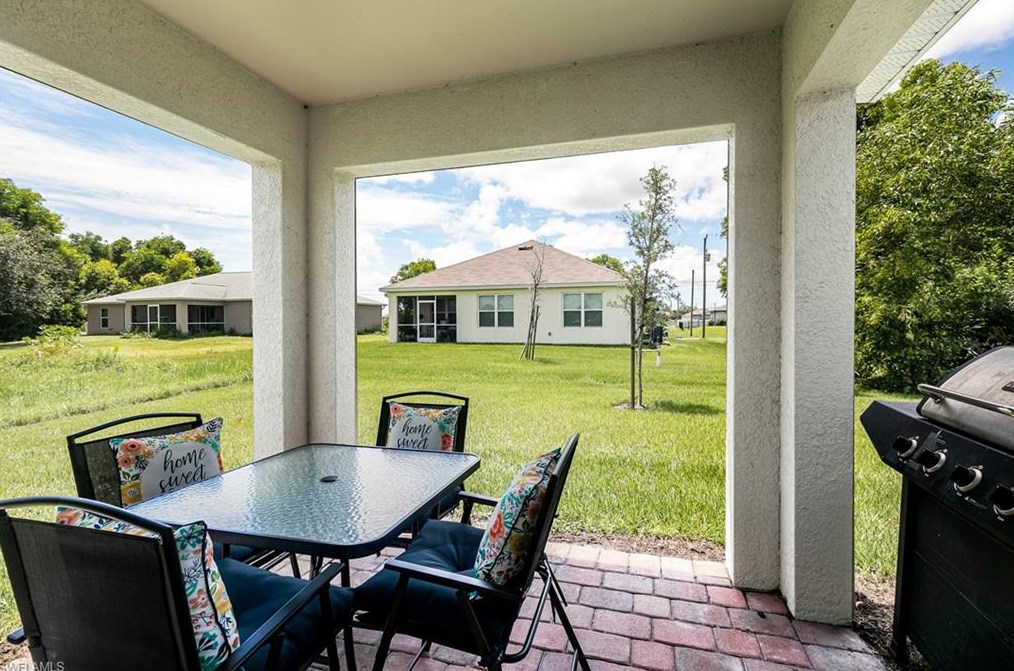 324 11th Ter, Cape Coral FL  33993-1045 exterior