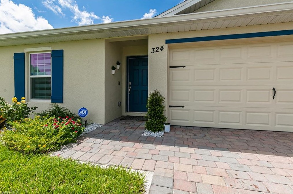 324 11th Ter, Cape Coral FL  33993-1045 exterior