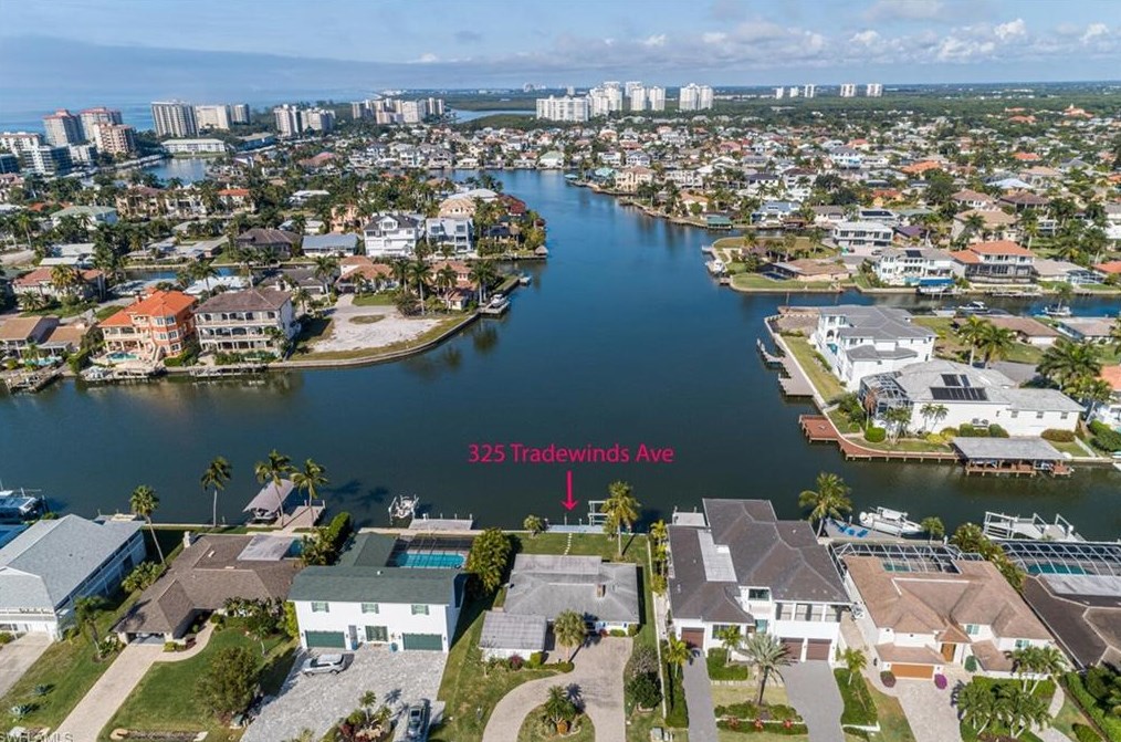 325 Tradewinds Ave, Naples, FL 34108