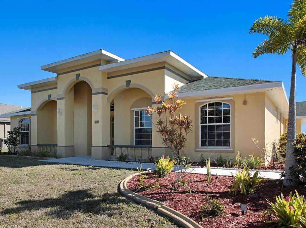 931 5th Pl, Cape Coral, FL 33990