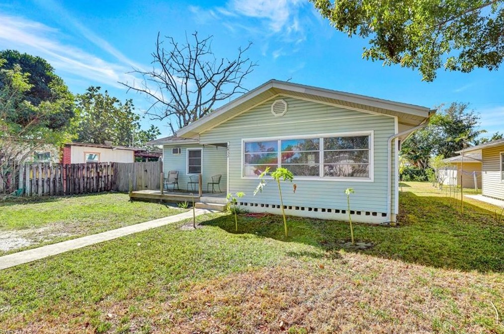 2432 Washington Ave, Naples, FL 34112