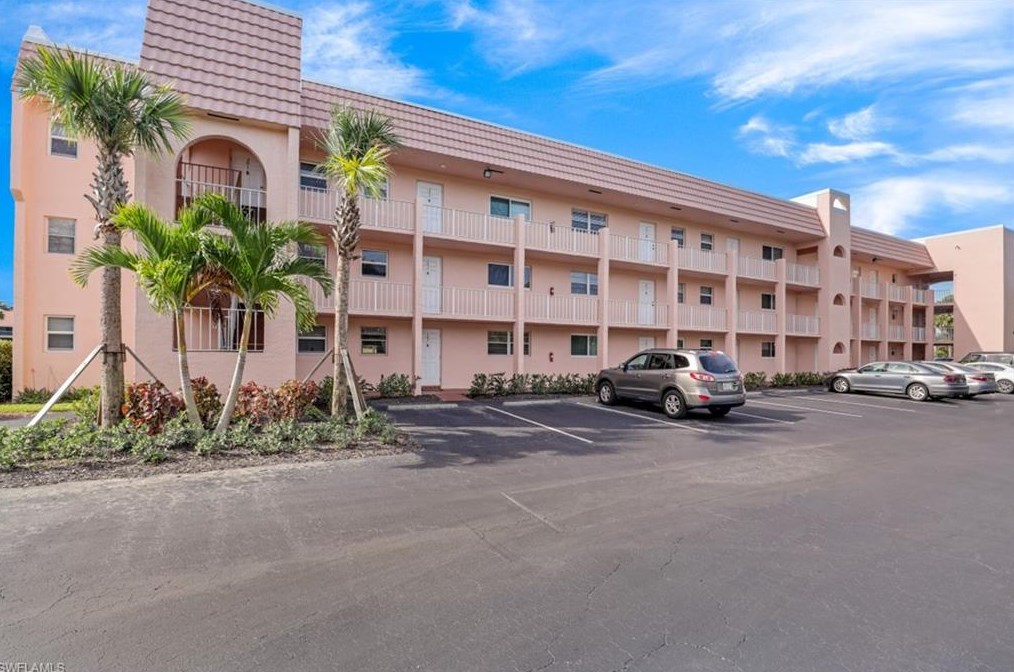 300 Forest Lakes Blvd #102, Naples, FL 34105