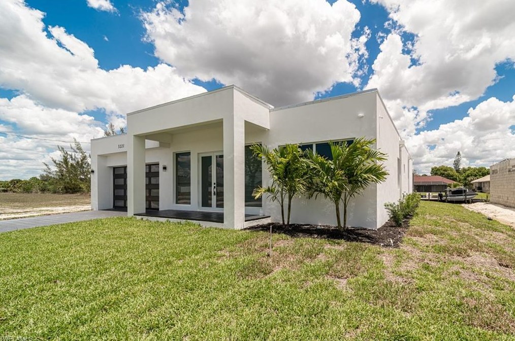 3221 41st Ave, Cape Coral, FL 33993-7949