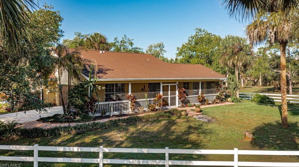 525 5th St Nw, Naples, FL 34120