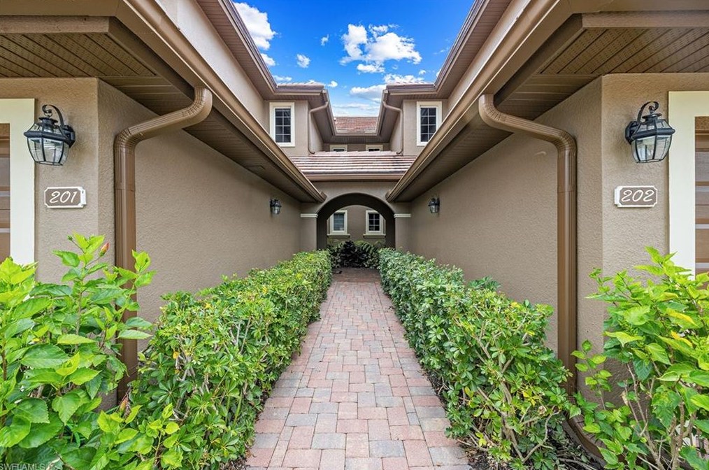 6669 Alden Woods Cir #7-201, Naples, FL 34113